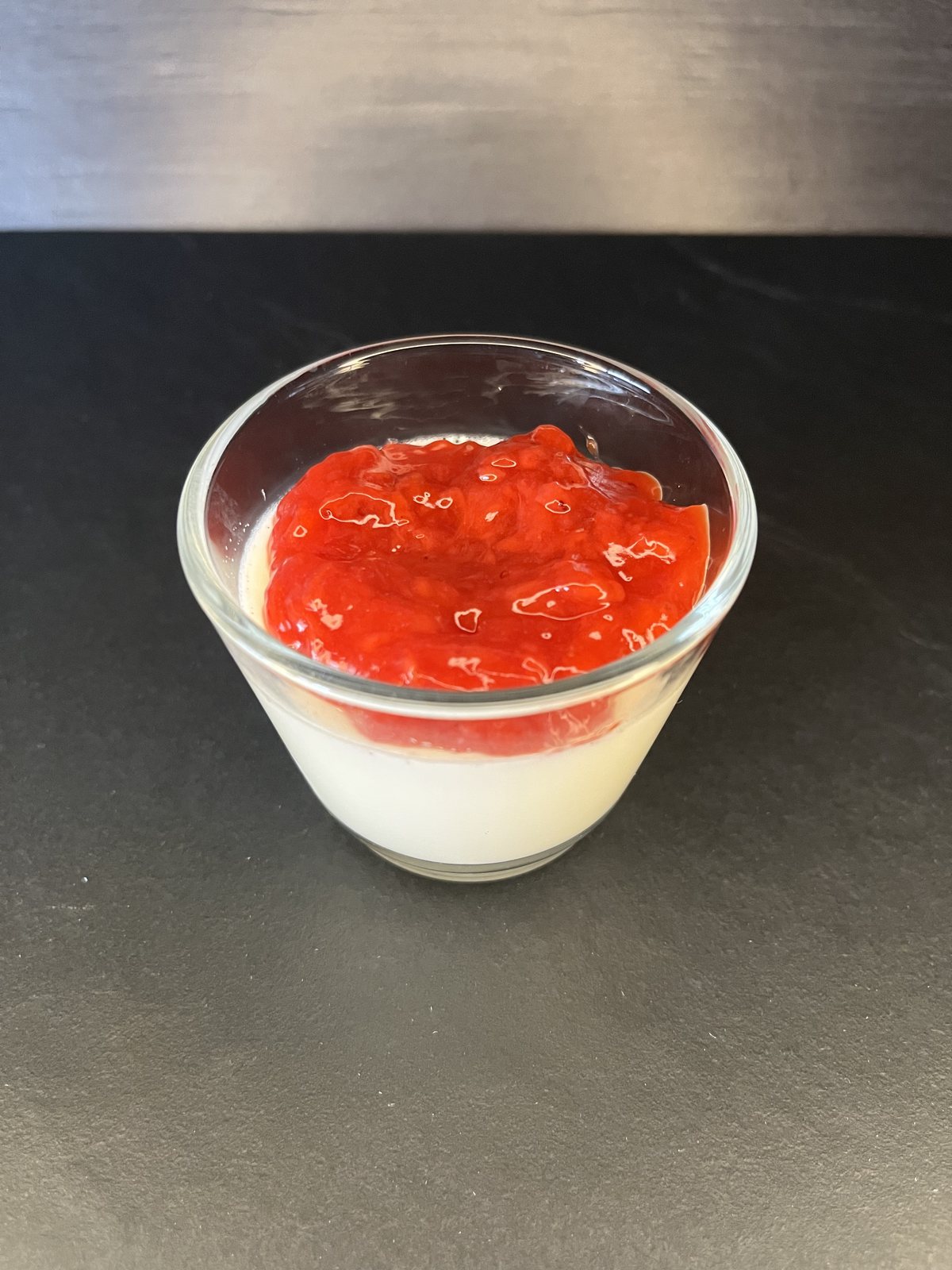 Panna cotta mit Erdbeersoße